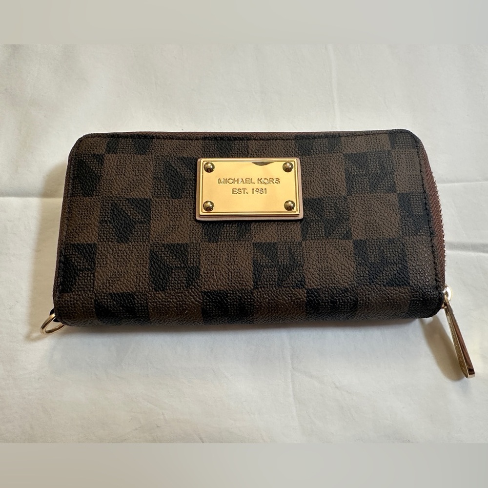 Michael Kors Jet Set Travel Large Continental Leather Wallet. NWOT